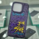 iPhone 15 Pro Baskılı Kabartmalı Koyu Mor Sert Kapak