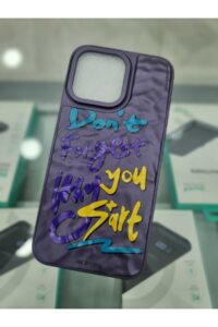 iPhone 15 Pro Max Baskılı Kabartmalı Koyu Mor Sert Kapak