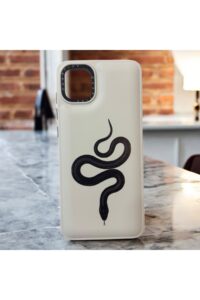 Samsung Galaxy A04S Beyaz Yılan İçi Kadife Baskılı Kılıf