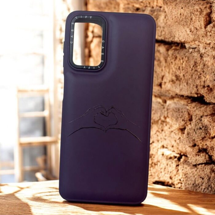 Samsung Galaxy A04S Mor Kalp Yapan El İçi Kadife Baskılı Kılıf